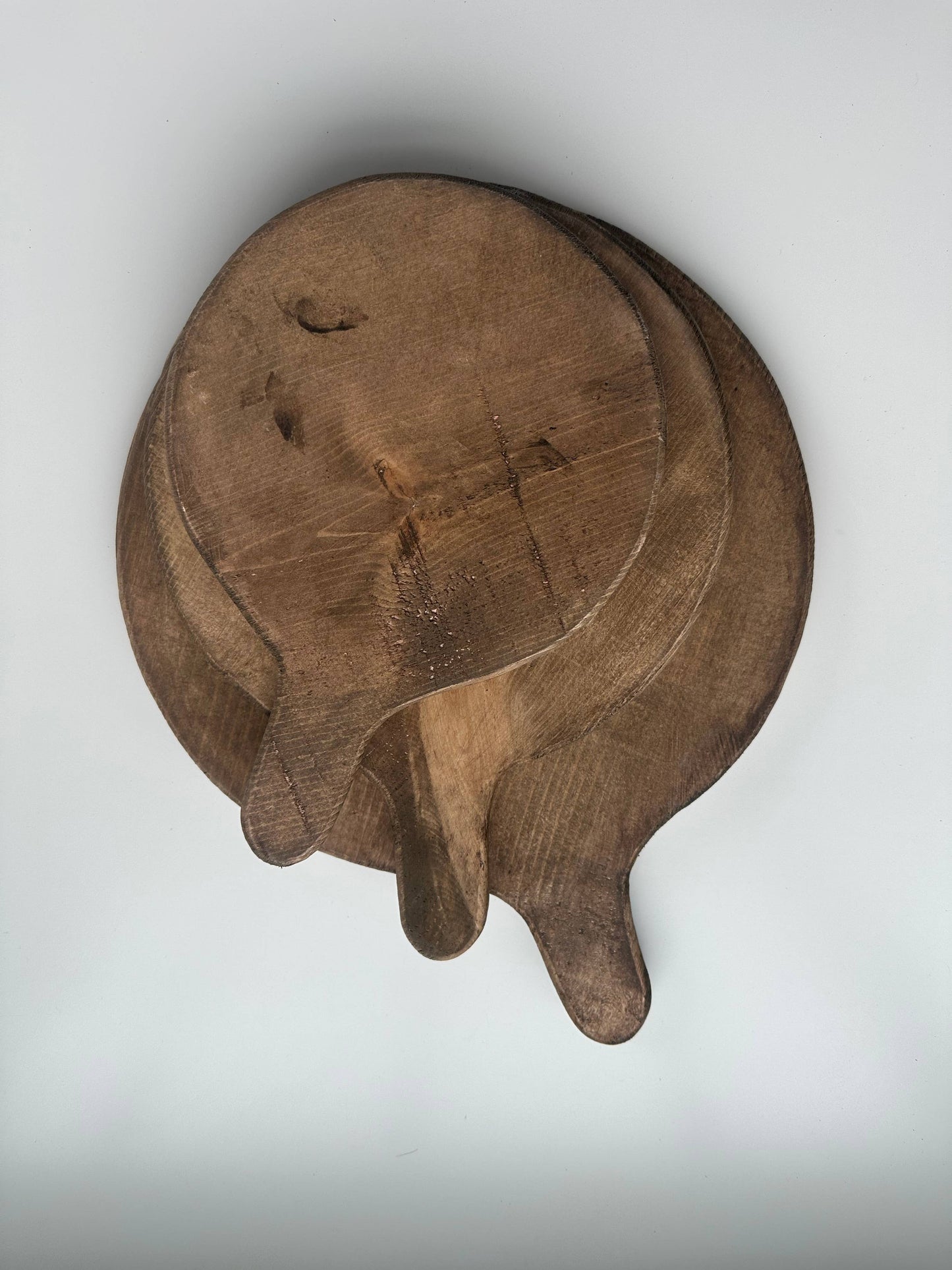 Round board with handle: Walnut / Medium