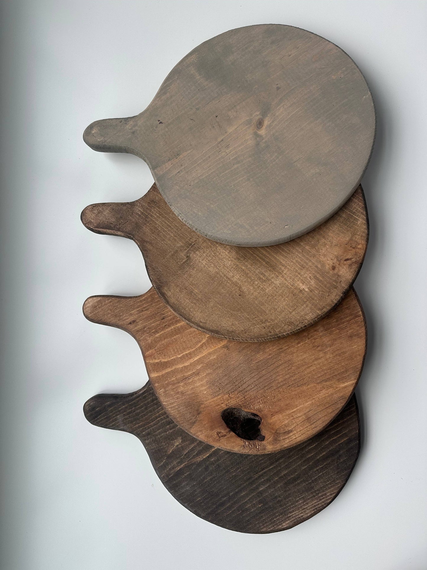 Round board with handle: Walnut / Medium