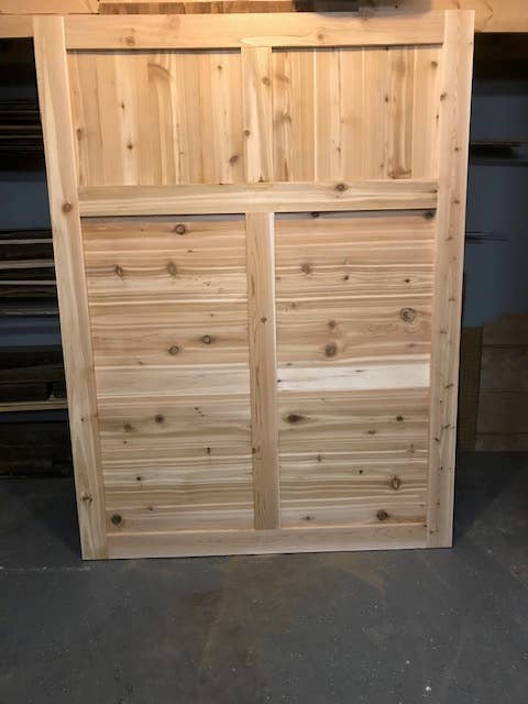 Round board with handle: Walnut / Medium