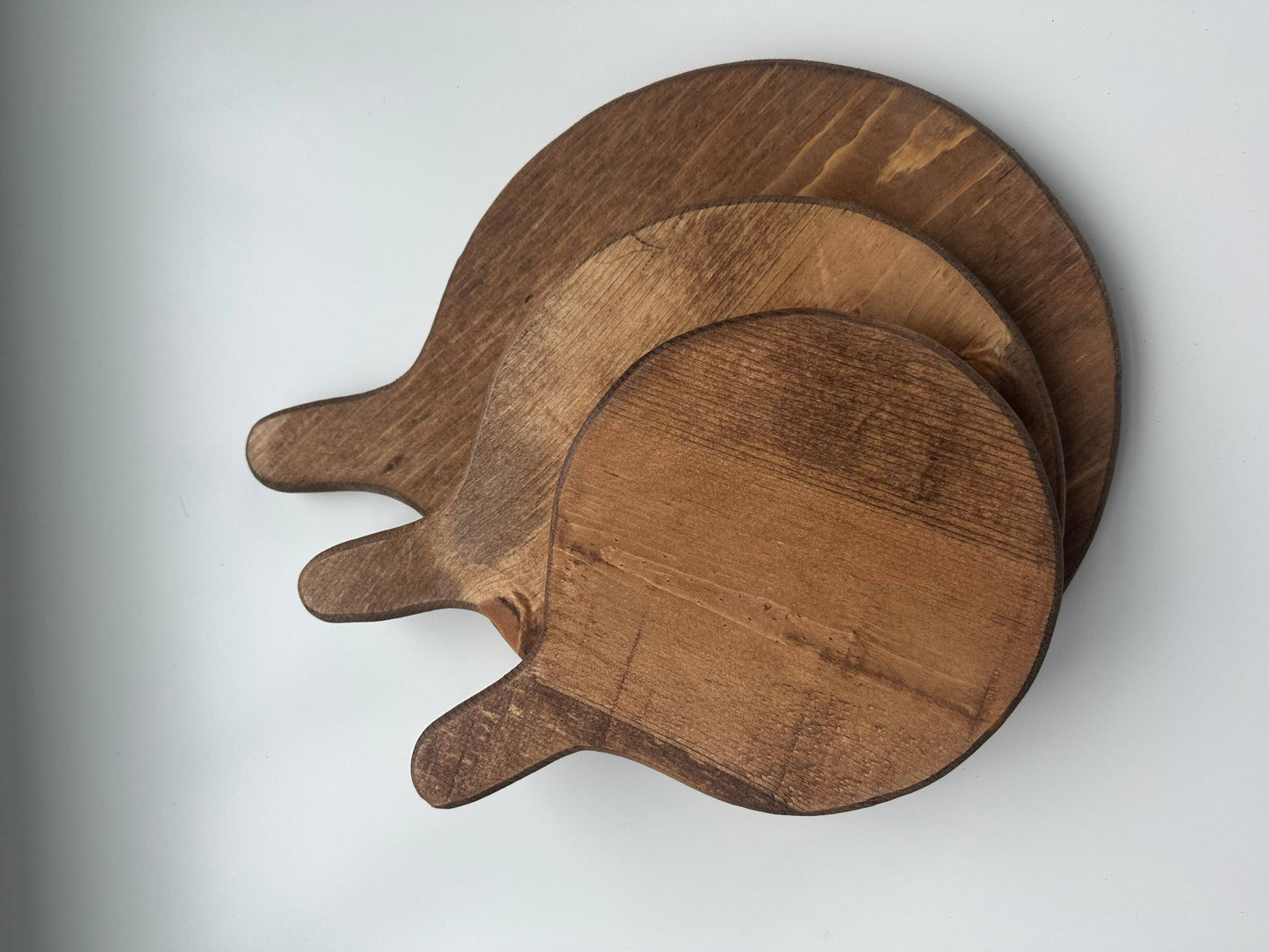 Round board with handle: Walnut / Medium