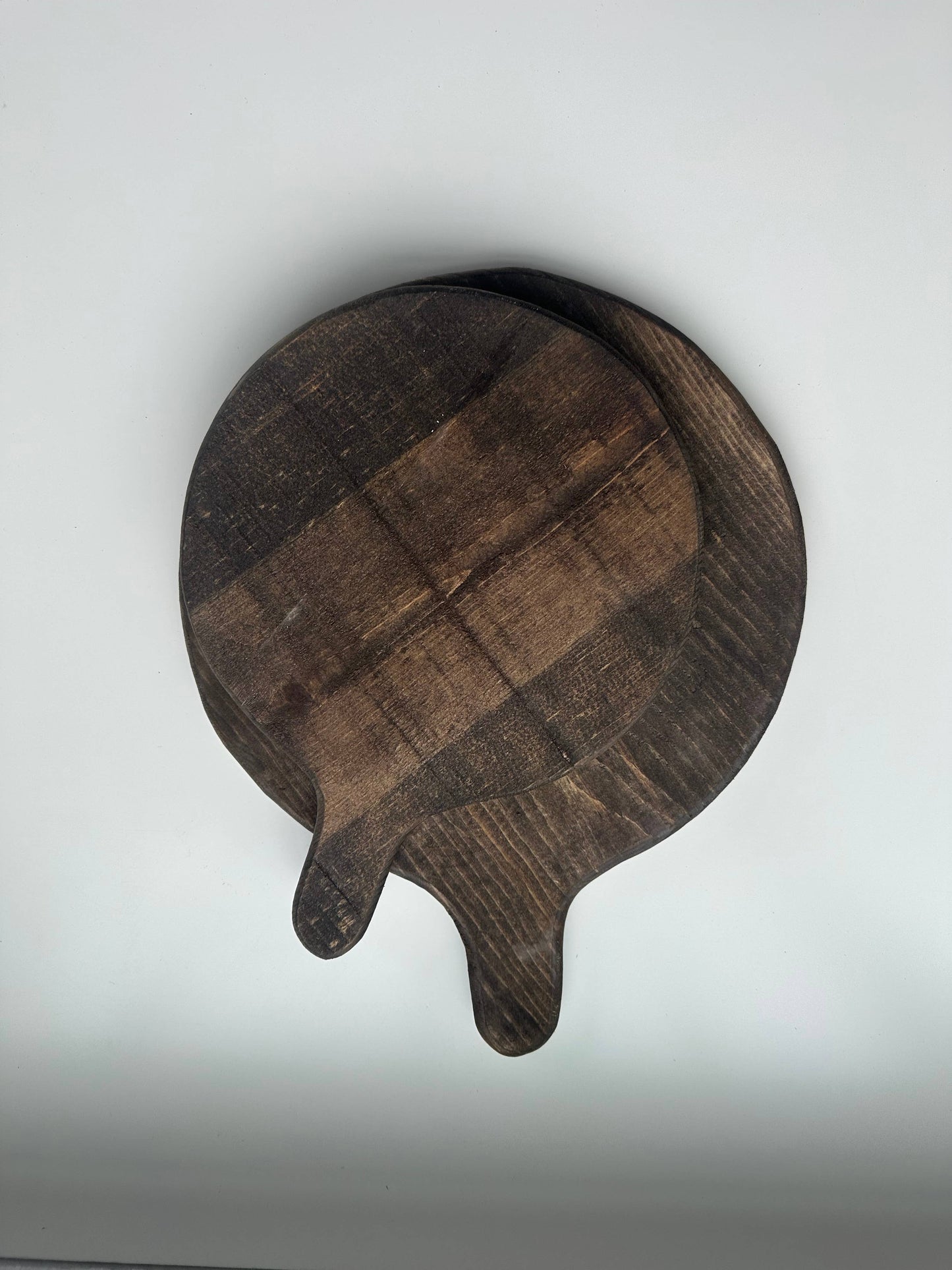 Round board with handle: Walnut / Medium