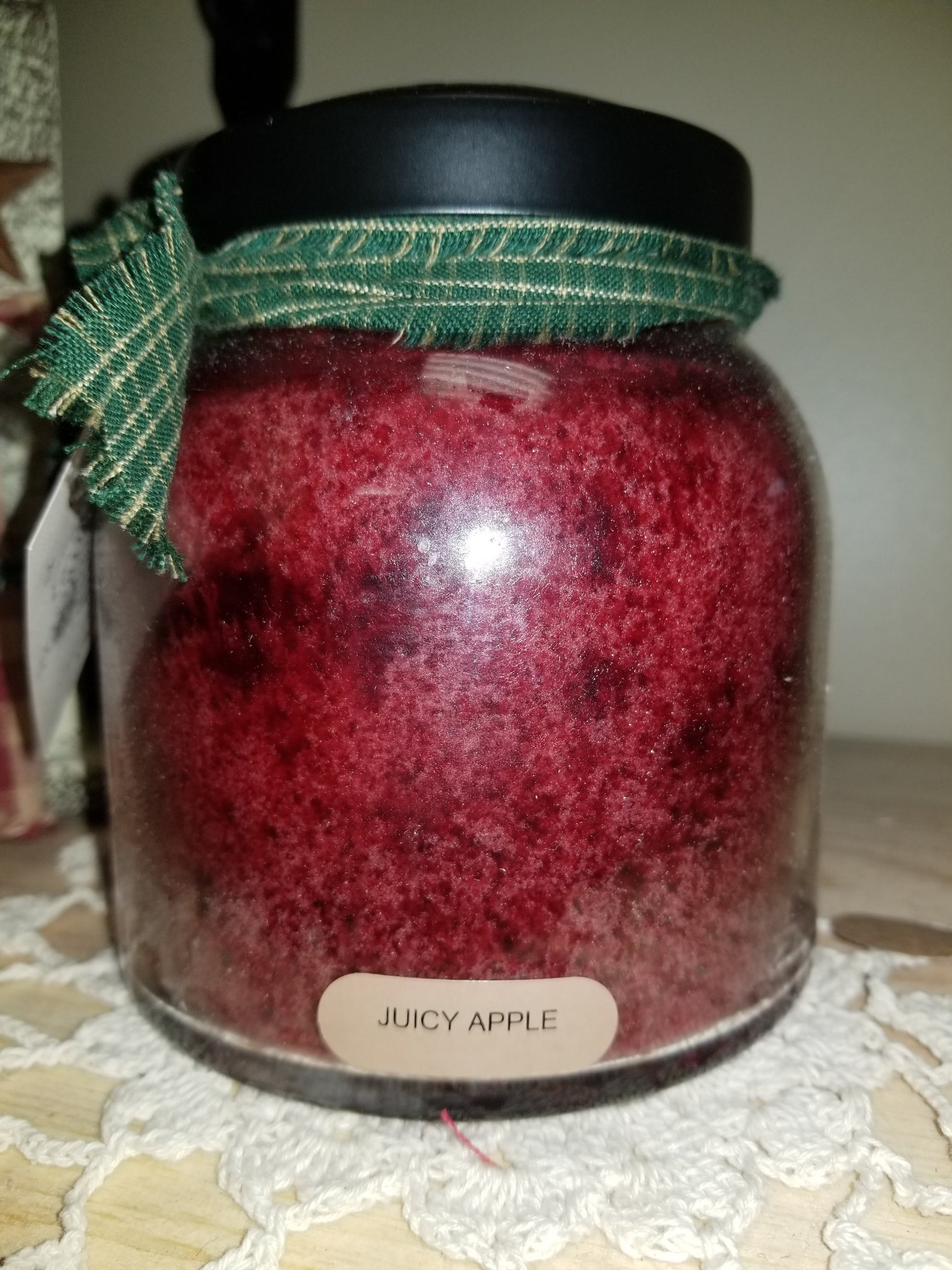 Juicy Apple 34-ounce Papa jar candle burns for approximately 155 hours.