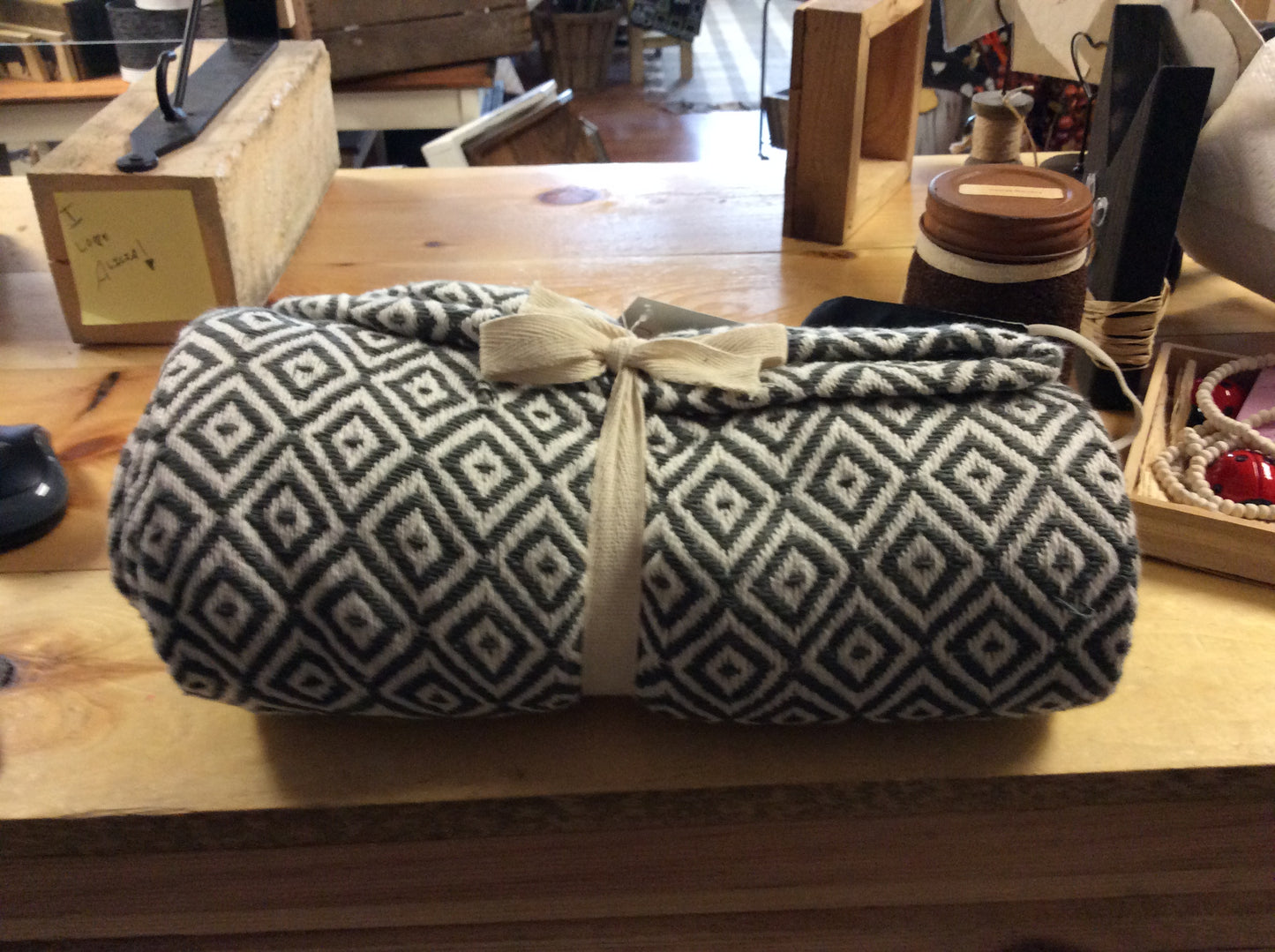 Very similar to the Sand & Natural Diamond Throw, available in different colors for those who may not have liked the Sand & Natural.