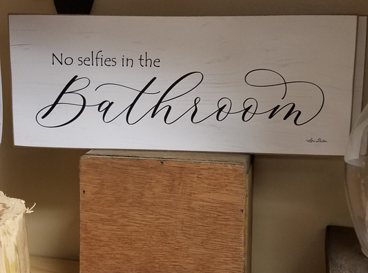 Bathroom Selies block sign with a white background black font. Reads “No selfies in the Bathroom”. 10X4X1 size makes it perfect to display on table-top, shelf or mantle. 